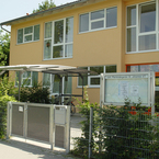 Kindergarten St. Johannes in Taufkirchen von SÄBU Holzbau - Haupteingang