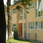 Kindergarten St. Johannes in Taufkirchen von SÄBU Holzbau - Haupteingang