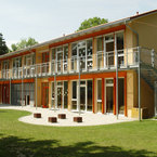 Kindergarten St. Johannes in Taufkirchen von SÄBU Holzbau - Gartenseite