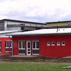 Heinrich Kirchner Schule in Erlangen - Raummodule mit roter Putzfassade