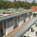 Aufstockung Mehrfamilienhaus in München - viel Licht durch großzügige Fensterfronten