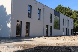 Holz Hybridbau Hersteller SÄBU Holzbau Rückseite Neubau Kita