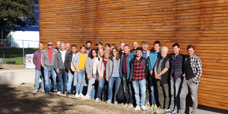 Holz Hybridbau Hersteller SÄBU-Holzbau Ausflug zur TU Team.