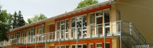 Nachhaltiger Neubau von SÄBU Holzbau beim Kindergarten von St. Johannes in Taufkirchen.