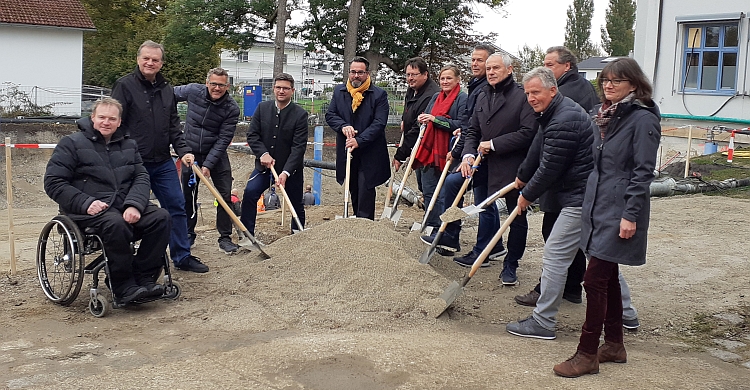 Neubau Grundschule Hallbergmoos - Spatenstich